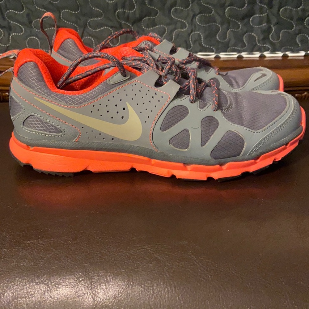 Nike Women’s Gray and Purple Sneakers- Size 6.5